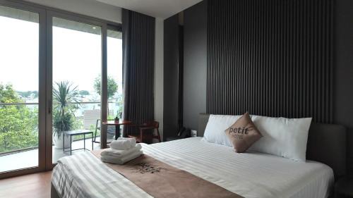 Thu Dau Mot Hotel | Petit Hotel