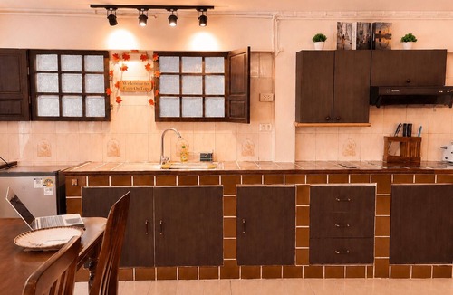Thanon Phaya Thai House | PhayaThai Autumn Hideaway 2 Queen Beds Vintage Kitchen