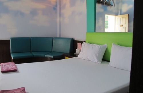 Tha Thaewawong Hotel | Picnic Sriracha Hotel