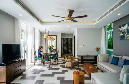 Ngu Hanh Son Resort | Pool Villas Resort