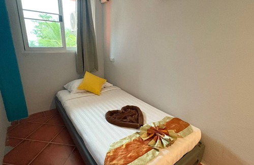 Patong Hotel | Porterhouse beach hotel - Patong beachfront small economic room with free wifi!