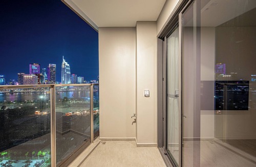 Thu Thiem Condo | President Corner Suite Stunning View by KayStay