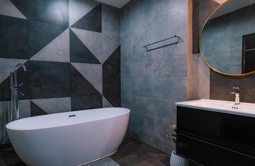 Wattana Villa | PRIME SUKHUMVIT MODERN HOME, Phrom Phong BTS, Em District, Up to 14 guests