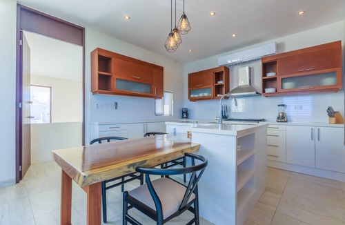 Colonia Meteorologico House | Private 6BR Oceanfront Estate Isla Mujeres - Pool, Staff, Ocean Access