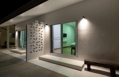 Chaiyasathan House | Private Garden Room , Cozy Stay for 3