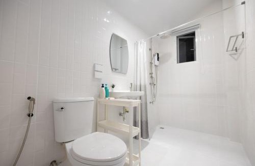 Chaiyasathan House | Private Garden Room , Cozy Stay for 3