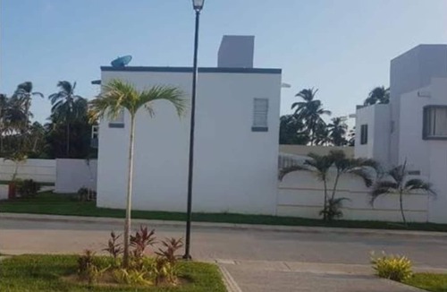 Acapulco House | Private Home Across from a Swimming Pool - Near Puerto Marqués and Bonfil