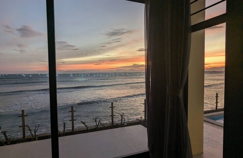 Phan Rang House | Private Ocean Front Bungalow with Infinity Swimming Pool