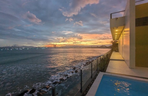 Phan Rang House | Private Ocean Front Bungalow with Infinity Swimming Pool
