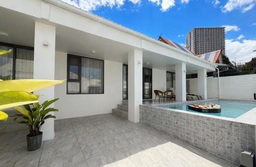 North Pattaya Villa | Q8-Luxury Pool Villa with Mahjong near Terminal 21