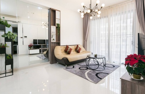 Bach Dang Riverside Apartment | QLee luxHOME – Elegant 2br apt with free Gym & Pool
