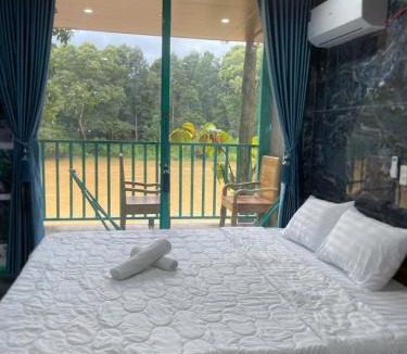 Quan Tom Hotel | Quang Minh River View Hotel