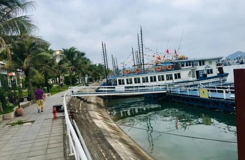 Ha Long Hotel | Queen Motel