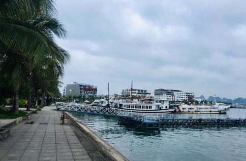 Ha Long Hotel | Queen Motel