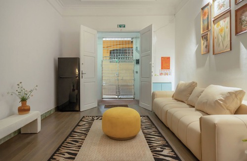 Hang Bo House | Quiet Family 6BR Home/Large Balcony/Street View/5' to Train St/Free Laundry