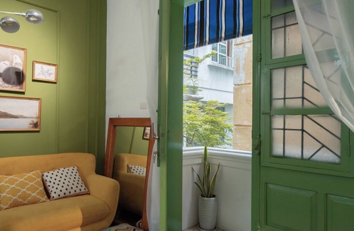 Hang Bo House | Quiet Family 6BR Home/Large Balcony/Street View/5' to Train St/Free Laundry