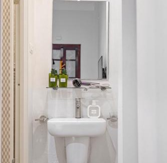 Hang Bo House | Quiet Room In Old Quarter with Netflix and Free Laundry 4thFloor