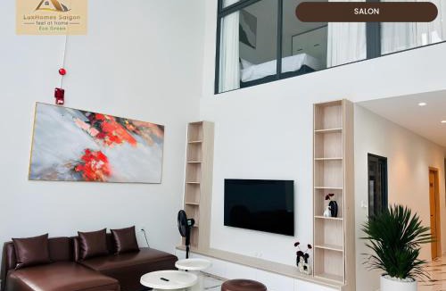 Tan Thuan Tay Apartment | Rare 5BR Grand Home Pool & Gym Near SECC and D1