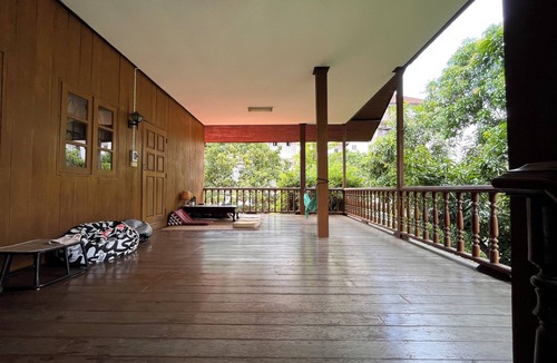 Chang Phueak House | Relax in a Sunny Bedroomwith AC in a Modern Thai House, Perfect Location.