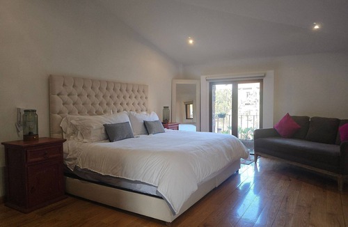Santeagueda Apartment | Remus: Your Rooftop Refuge in ValQuirico