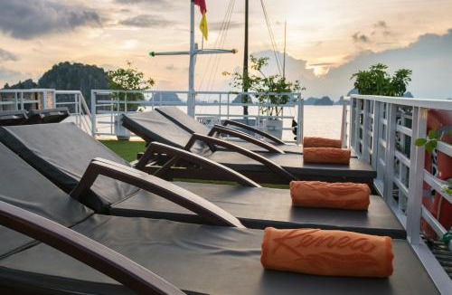 Bai Chay Boat Rental | Renea Cruises Halong