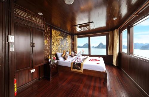 Bai Chay Boat Rental | Renea Cruises Halong