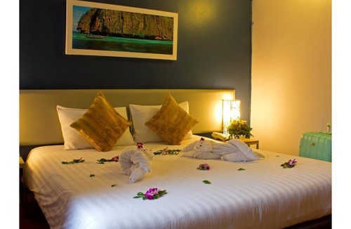 Karon Hotel | :) renovated standard room #17, 3 min walk to karon beach
