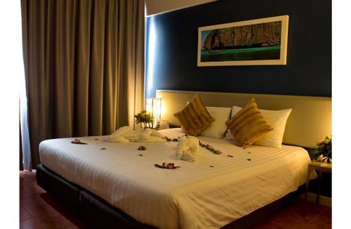 Karon Hotel | :) renovated standard room #17, 3 min walk to karon beach