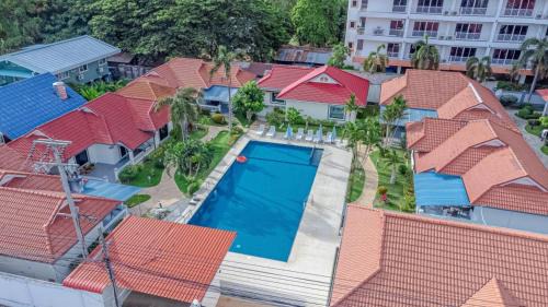 Pratumnak Hill Villa | Resort 2-3BR Huge Pool, BBQ, 300m-Beach, 8 mins to Walking Street
