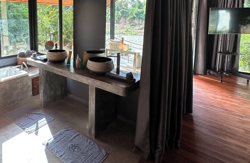Luang Prabang House | River Suite with private garden