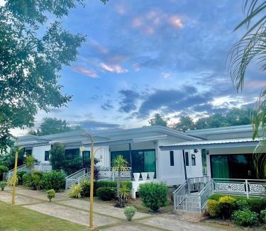 Fai Kaeo Resort | River valley resort แอทน่าน