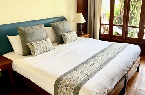 Mae Sariang Hotel | Riverhouse Hotel - The Teak House