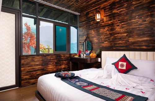 Cat Cat Village Hotel | Rock King Cat Cat Retreat & Café