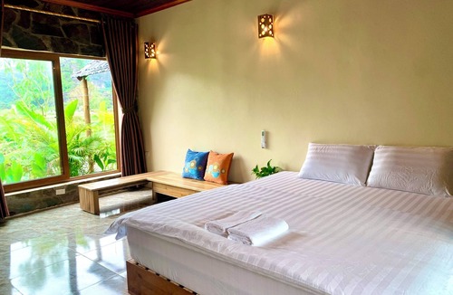 Hoa Lu Cabin | Rocky Mountain Ecolodge