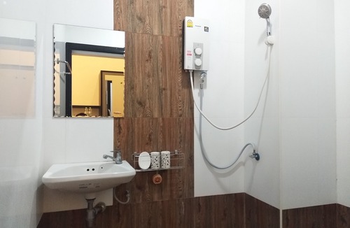 Phanat Nikhom Hotel | RoomQuest Chonburi Phanat Nikhom