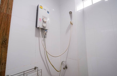 Phanat Nikhom Hotel | RoomQuest Chonburi Phanat Nikhom