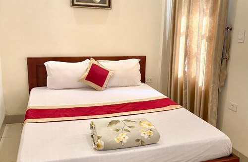 Hue Bed & Breakfast | Rose