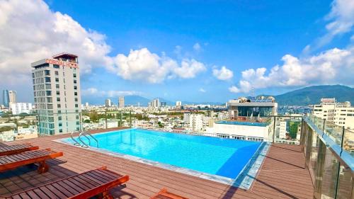 Son Tra Hotel | Royal Beach Hotel by THG