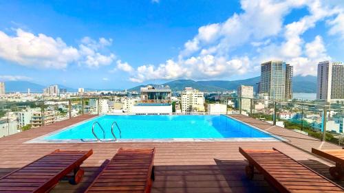 Son Tra Hotel | Royal Beach Hotel by THG