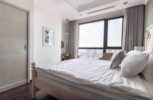 Thanh Xuan Apartment | Royal City 2BR Apartment - Pool & Near Mega Mall