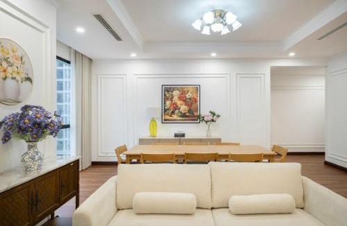 Thanh Xuan Apartment | Royal City 3BR Vintage Pool & Garden View