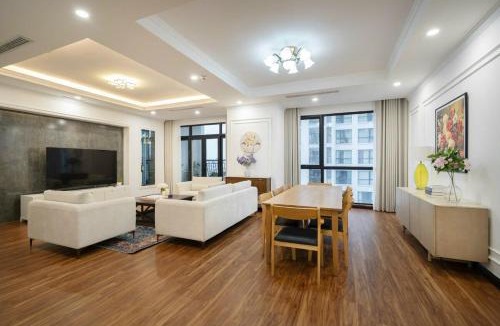 Thanh Xuan Apartment | Royal City 3BR Vintage Pool & Garden View