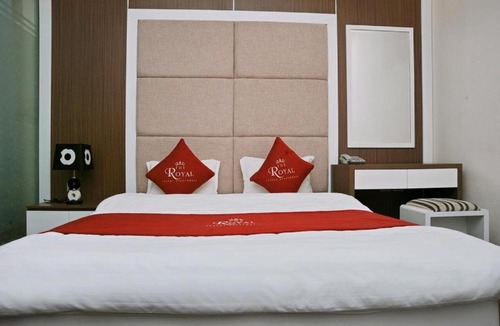Yen Phu Hotel | Royal Hotel 60 Nghi Tàm by Bay Luxury