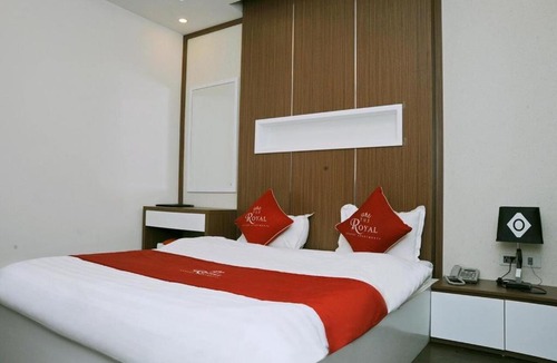 Yen Phu Hotel | Royal Hotel 60 Nghi Tàm by Bay Luxury