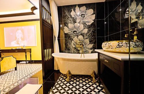 Trung Chanh Hotel | Royal Hotel Q12 Hồ Chí Minh