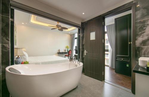 Van Giang Hotel | Royal Hotel - Vinhomes Ocean Park 3