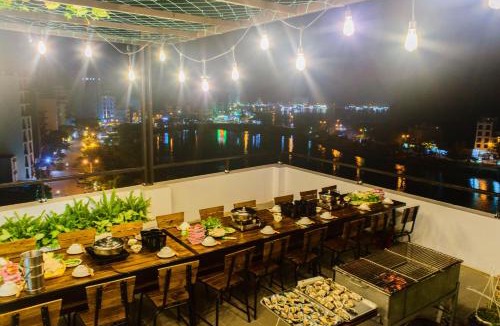 Cat Ba Hotel | Rustic house