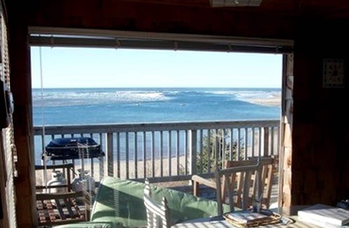 Netarts Cottage | Rustic Oceanfront Cottage Rental on Netarts Bay near Tillamook