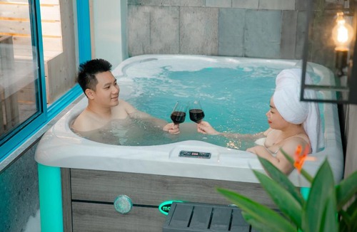 Bai Chay Villa | S Villa Ha Long - City Center, Near Beach - 6BR Private Villa with Pool, Jacuzzi, Sauna, Karaoke
