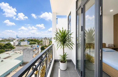 District 12 Apartment | Samaki Home